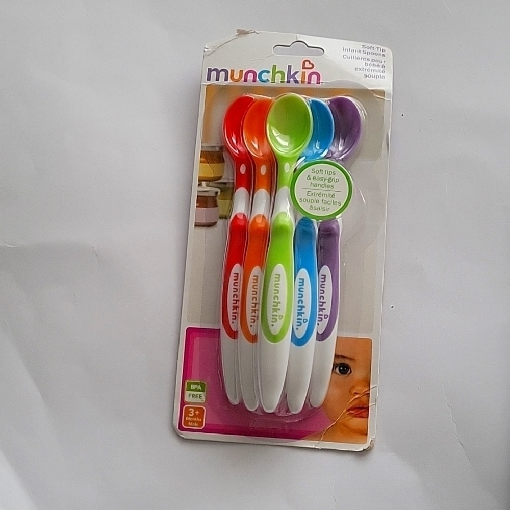 Munchkin infant spoon set. SET OF 6